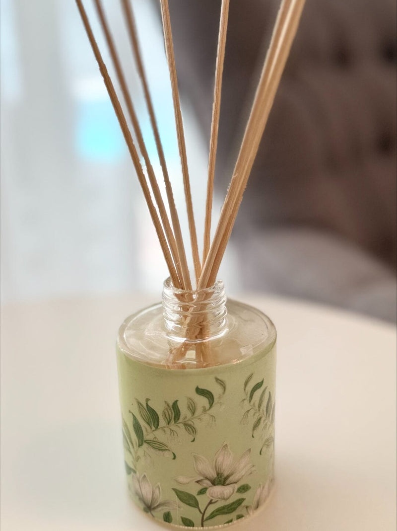 Glass Reed Diffuser with Floral Design in Gift Box - 110ml Scented Candles The Sweet Giftorium