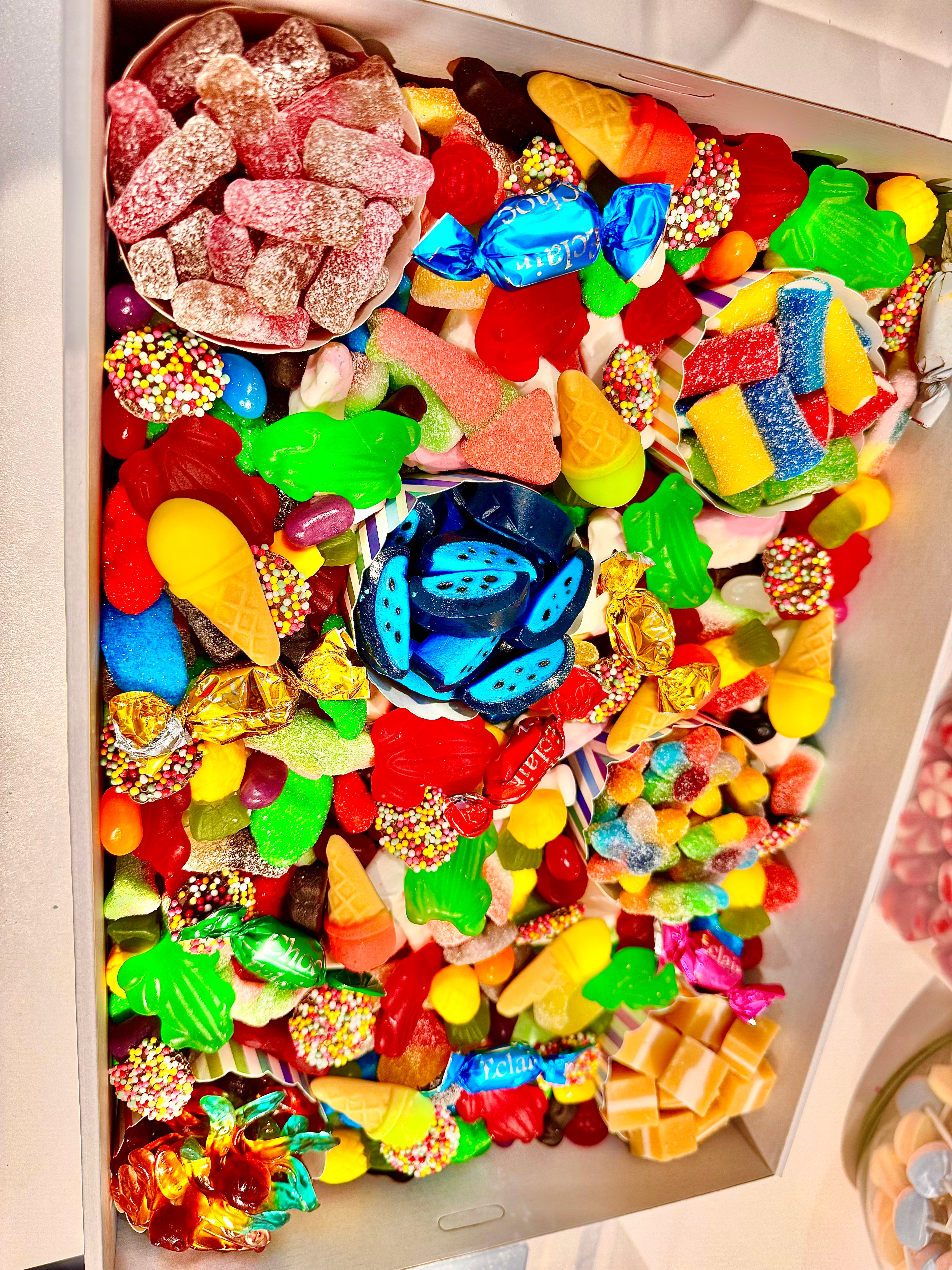 Deluxe Lolly Grazing Box